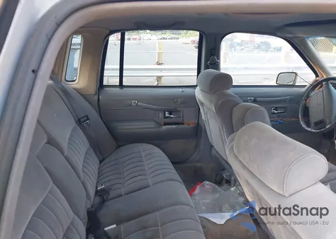 1993 Lincoln Town Car Executive z USA, uszkodzony, nr VIN 1LNLM81W8PY626163